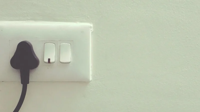Hager Gniazdo SCHUKO z diodą kontrolną LED Berker R.1/R.3 czarny połysk 41102045