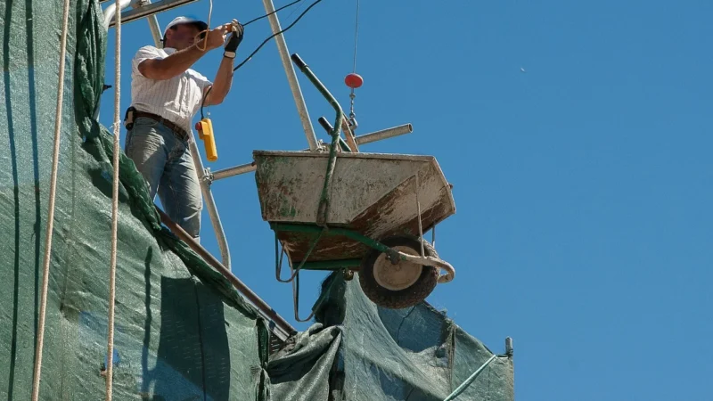 Praca montera rusztowań za granicą – co warto wiedzieć?