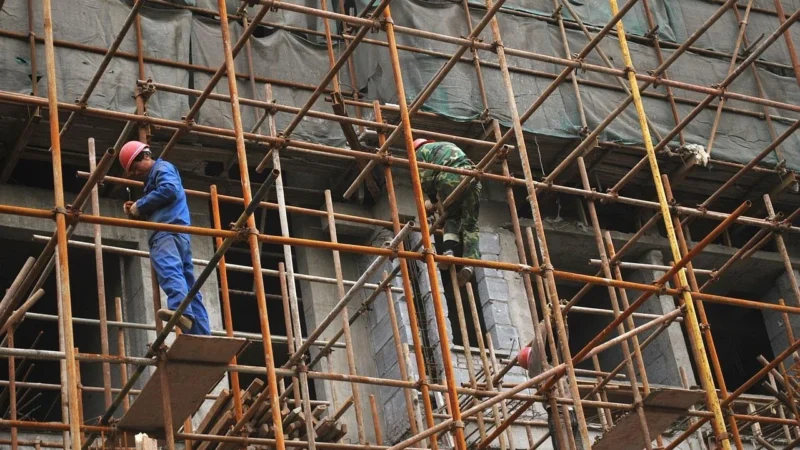 Sztuka stawiania rusztowań: jak zostać wykwalifikowanym monterem?